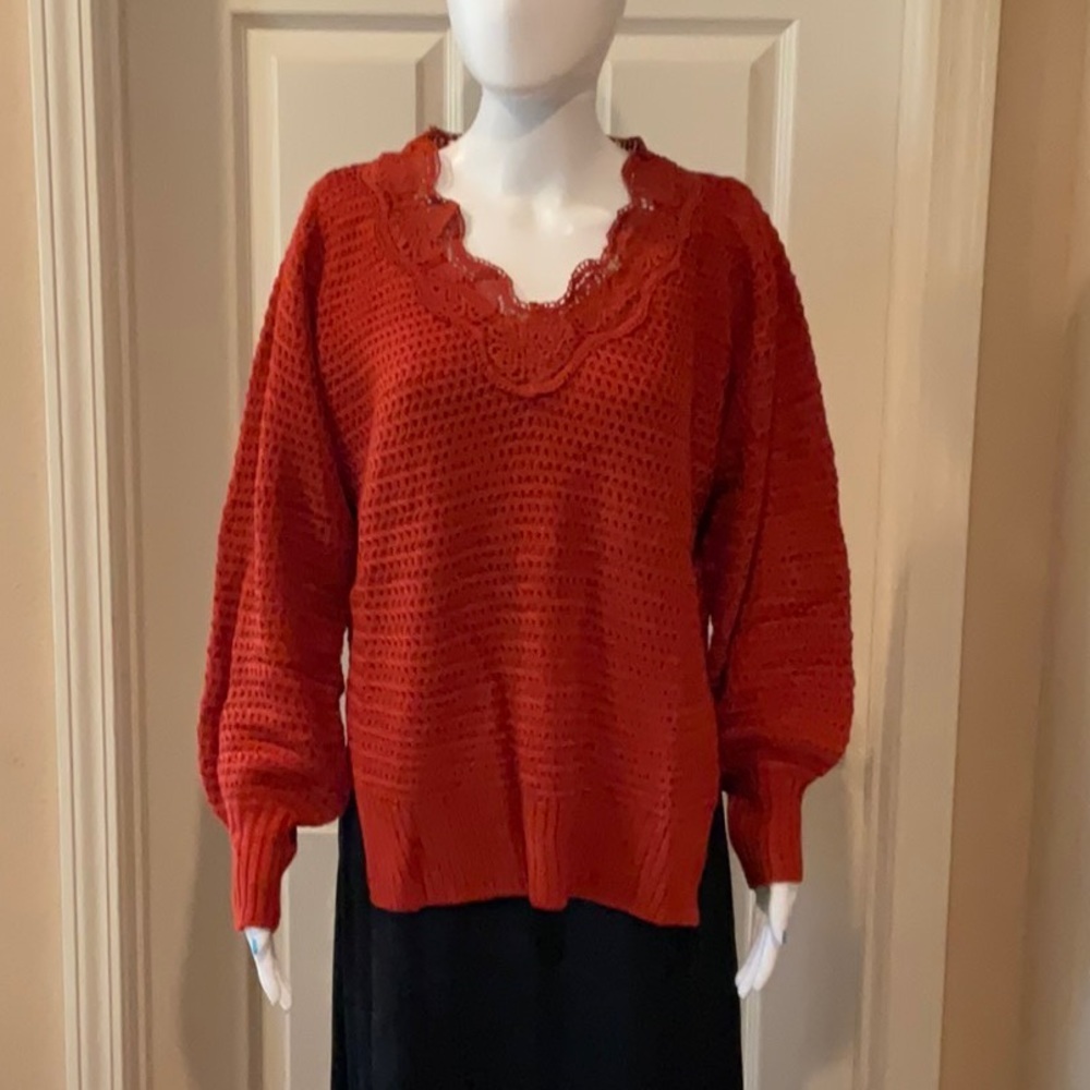 Red contrast lace split hem long sleeve sweater. - Picture 4 of 7
